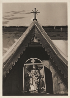 Tatry. G&oacute;ralski "Ponjezus" przy kościele na Bukowinie