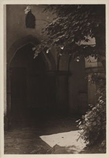 Lw&oacute;w. Katedra Ormiańska, podw&oacute;rko z arkadami