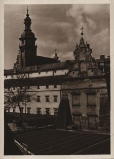 Lw&oacute;w. Kości&oacute;ł OO. Bernardyn&oacute;w od wschodu