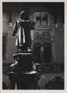 Kraków. Pomnik Kopernika w Bibliotece Jagiell.