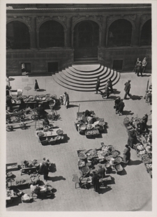 Poznań. Przed ratuszem